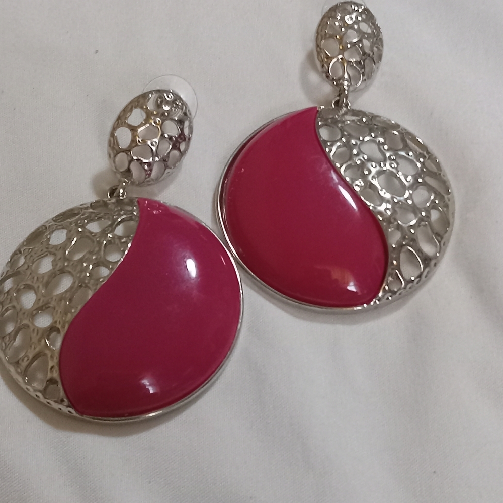 Elegant Pink and Silver Dangle Earrings with Filigree Design